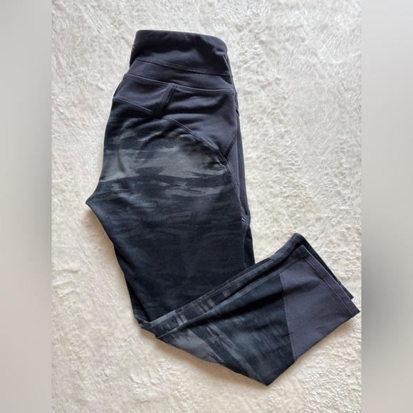 Athleta Pants - Athleta Capris Size XS Waist band Yoga Leg Opening Black and Gray